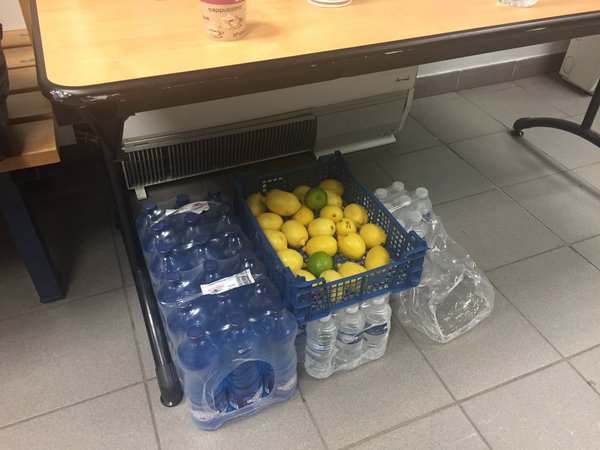 В раздевалке «Зенита» обнаружен ящик с лимонами