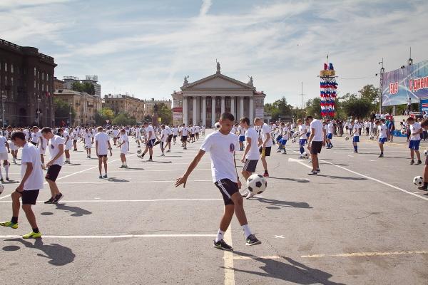 В Волгограде установили рекорд по массовой чеканке мяча
