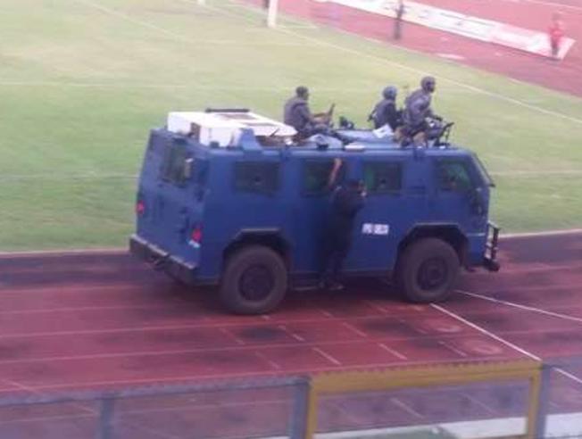 Футболисты ганского клуба после поражения были эвакуированы с поля на бронемашине
