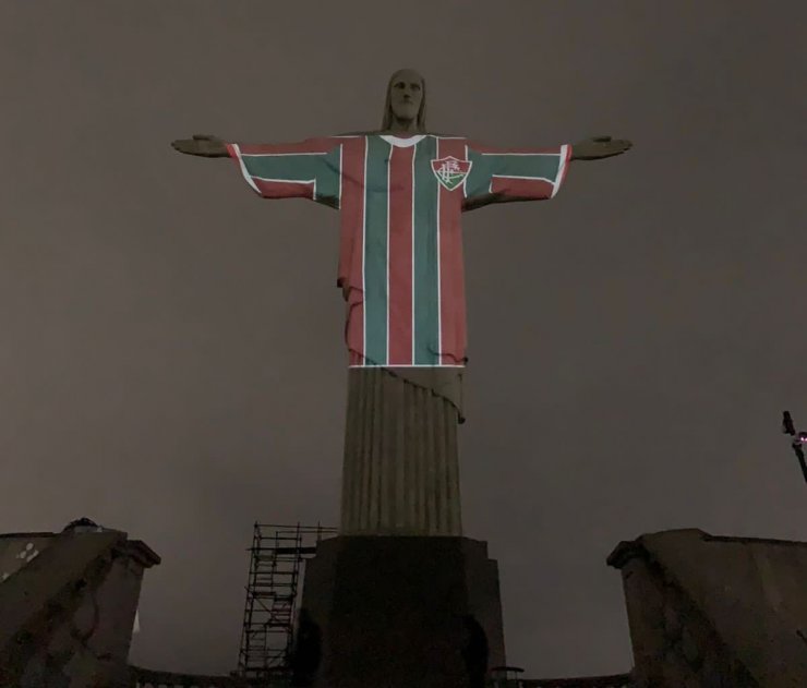 Статуя Иисуса Христа в Рио-де-Жанейро «облачилась» в футболку «Флуминенсе»