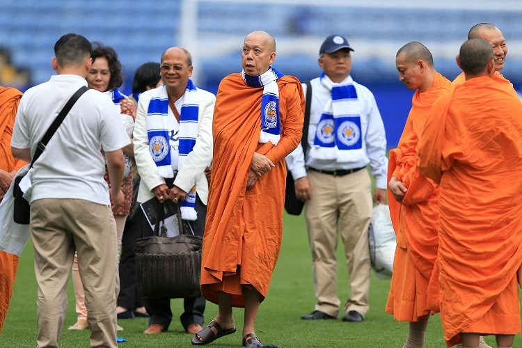 Последние три сезона «Лестер» благословляли буддистские монахи