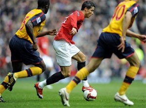 Отчет о матче «МЮ» — «Арсенал»: «Золото»  на «Олд Траффорд». 10 лет спустя