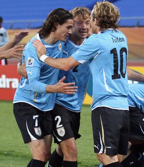 Уругвай сыграет в полуфинале с Нидерландами