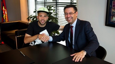 Альба продлил контракт с «Барселоной»