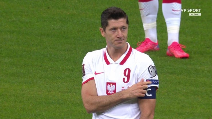 Фанаты сборной Польши освистали игроков Англии, которые встали на колено