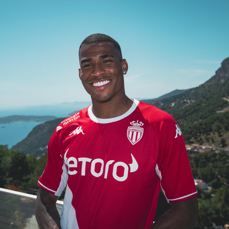 «Монако» объявил о трансфере полузащитника «Лиона»