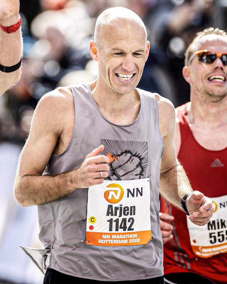 39-летний Роббен пробежал марафон менее чем за три часа
