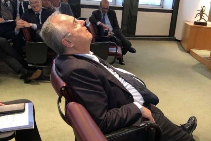Президент «Лацио» уснул на собрании представителей клубов Серии А