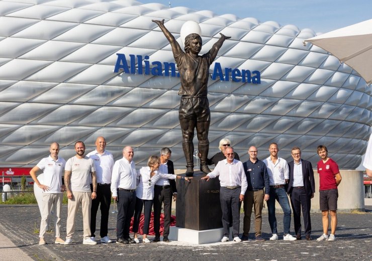 «Бавария» установила статую Герда Мюллера возле домашней арены