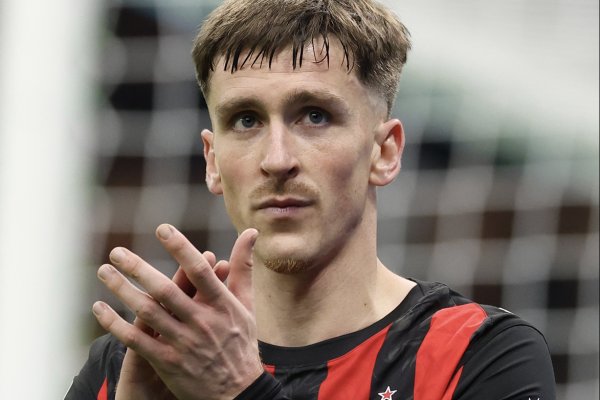 «Милан» продлил контракт с полузащитником Салемакерсом