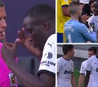 Диахаби объявил себя жертвой расизма. Футболиста «Валенсии» назвали «Negro di mierda», матч был прерван на 25 минут
